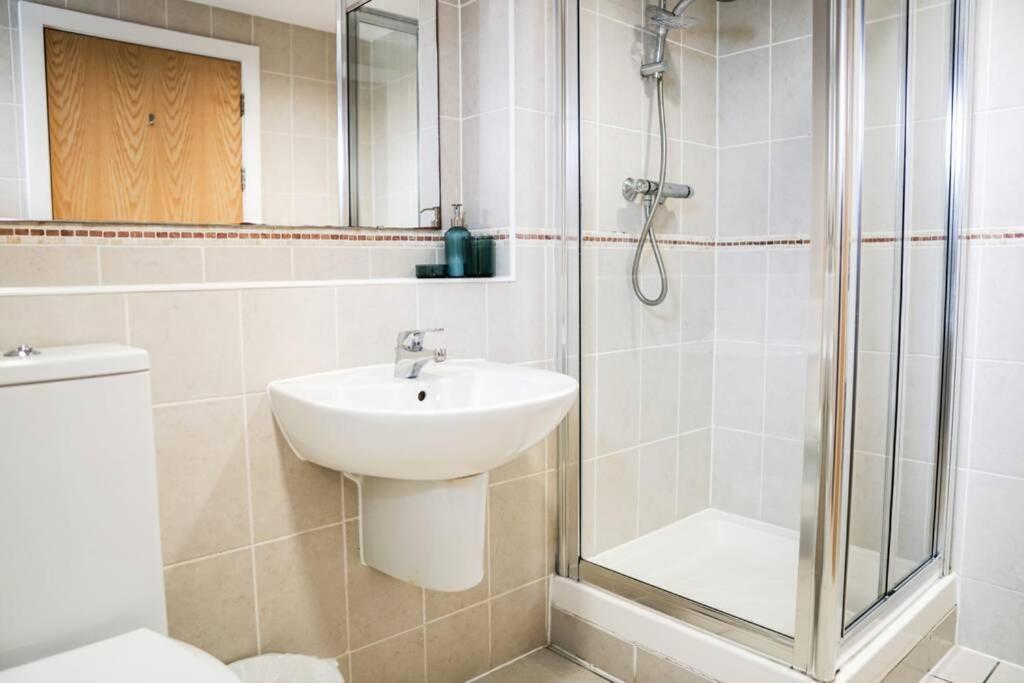 Beautiful 3 Bedroom Apartment By The Sea New Quay Extérieur photo